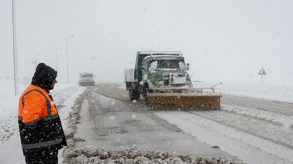 امدادرسانی به ۱۲۵ دستگاه خودرو گرفتار در برف
