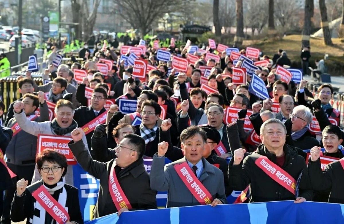 اعتراض و اعتصاب گسترده پزشکان در کره جنوبی