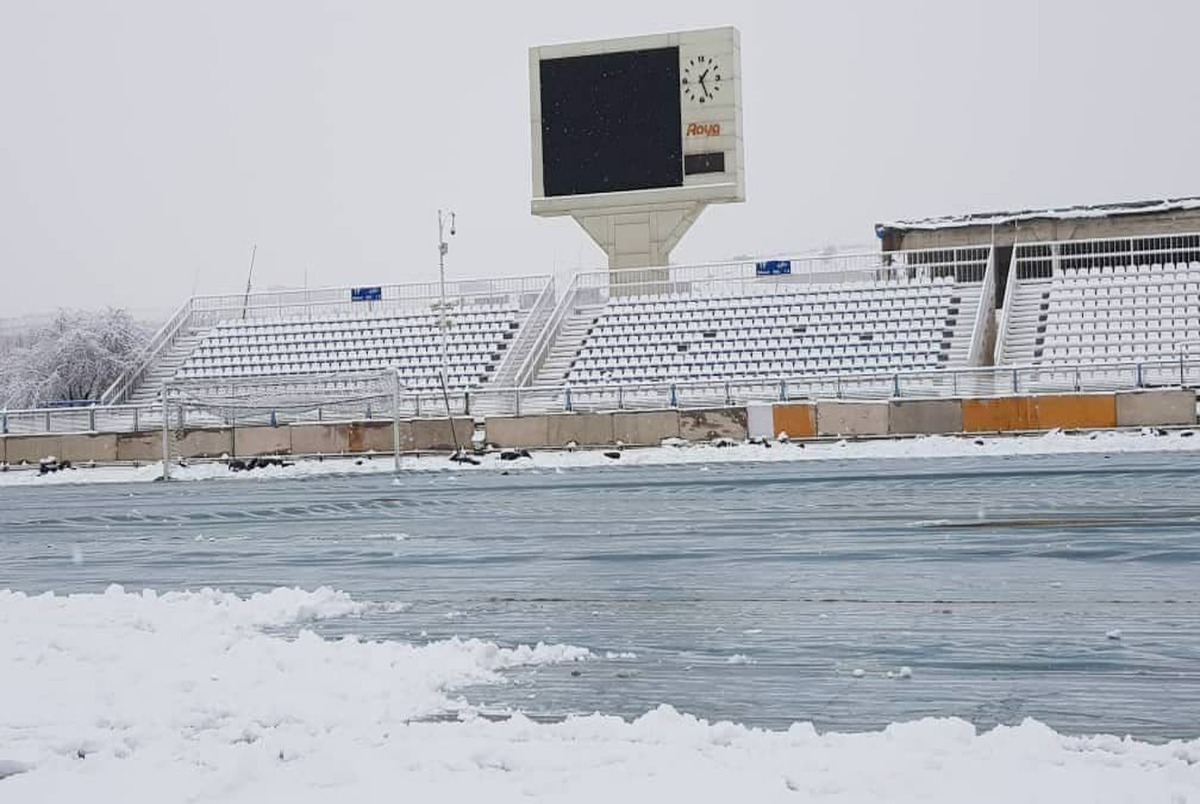 برف یک بازی لیگ برتر را لغو کرد