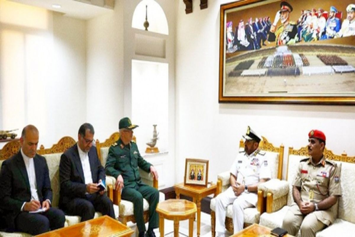 سرلشکر باقری: تعاملات نیروهای مسلح ایران و عمان رو به پیشرفت است/ دعوت ایران از عمان برای شرکت در رزمایش بین‌المللی مرکب دریایی