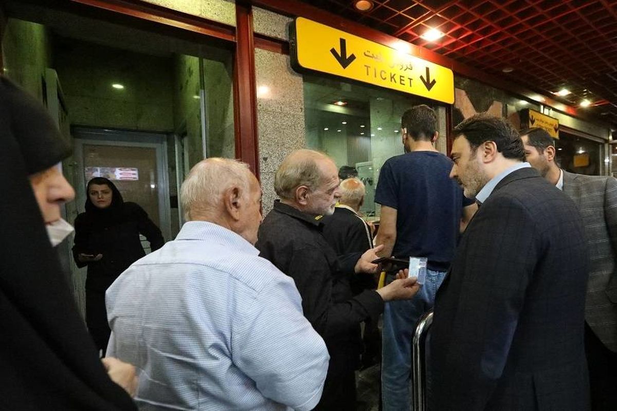 صف های طولانی بلیت فروشی مترو تا پایان خرداد حذف می شود