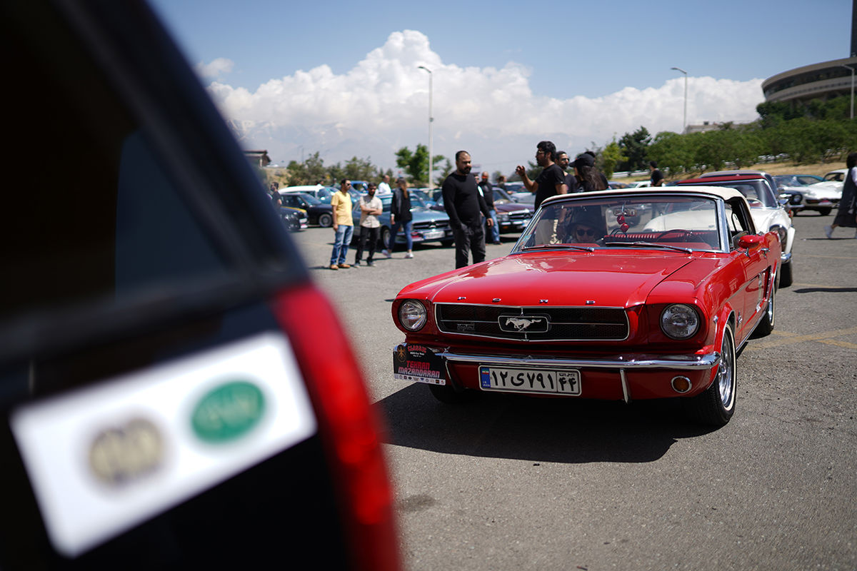 رالی خودروهای کلاسیک ویژه بزرگداشت فردوسی در مشهد برگزار شد