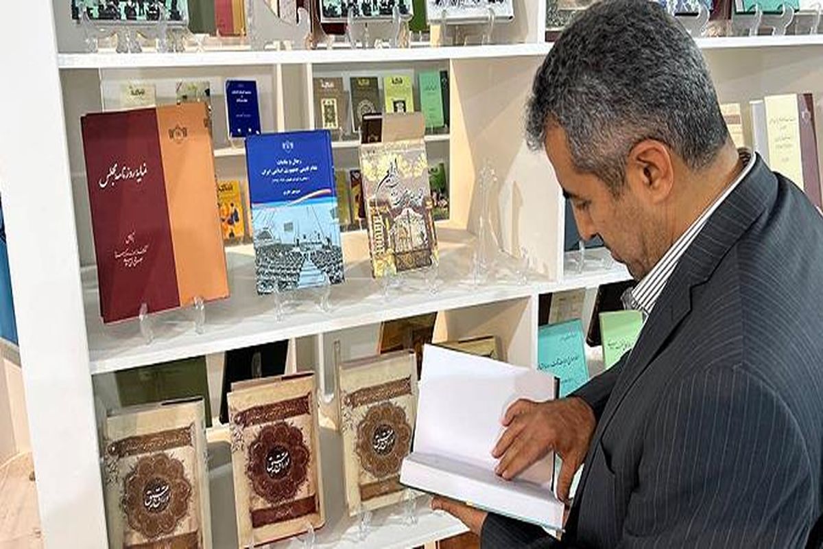 پورابراهیمی از نمایشگاه بین‌المللی کتاب تهران بازدید کرد