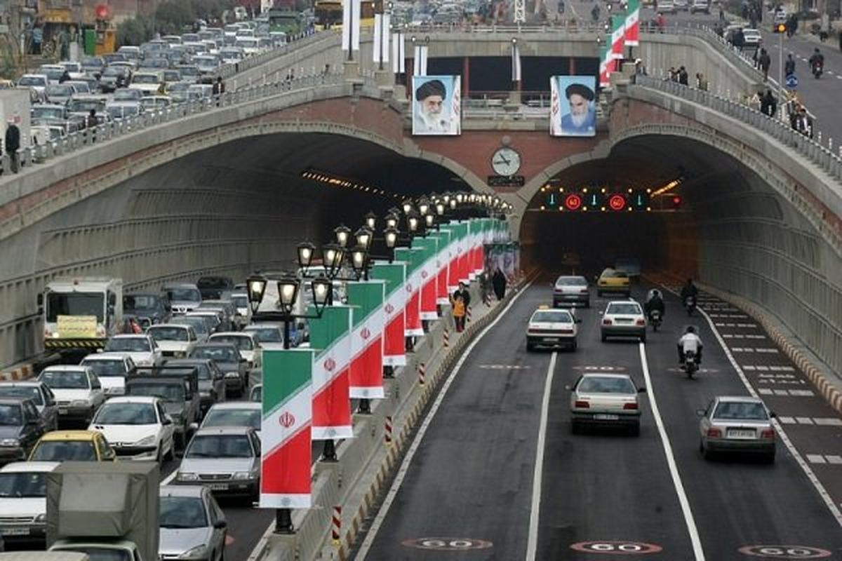 معابر و بزرگراه های تهران در ترافیک صبحگاهی