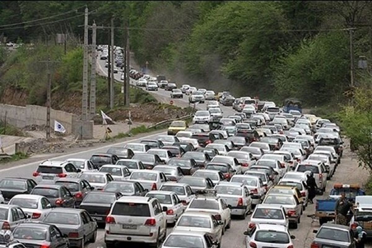 ممنوعیت تردد وسایل نقلیه از محور چالوس و آزادراه تهران_شمال/ترافیک سنگین در محور چالوس