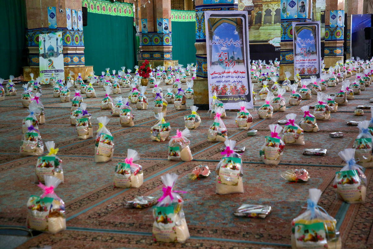 آغاز رزمایش کرامت با اهدای ۱۵۰۰ سبد کالا در مسجد مقدس جمکران