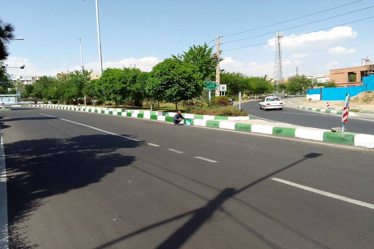 ۶ هزار متر از جداول بزرگراه شهید محلاتی رنگ شد
