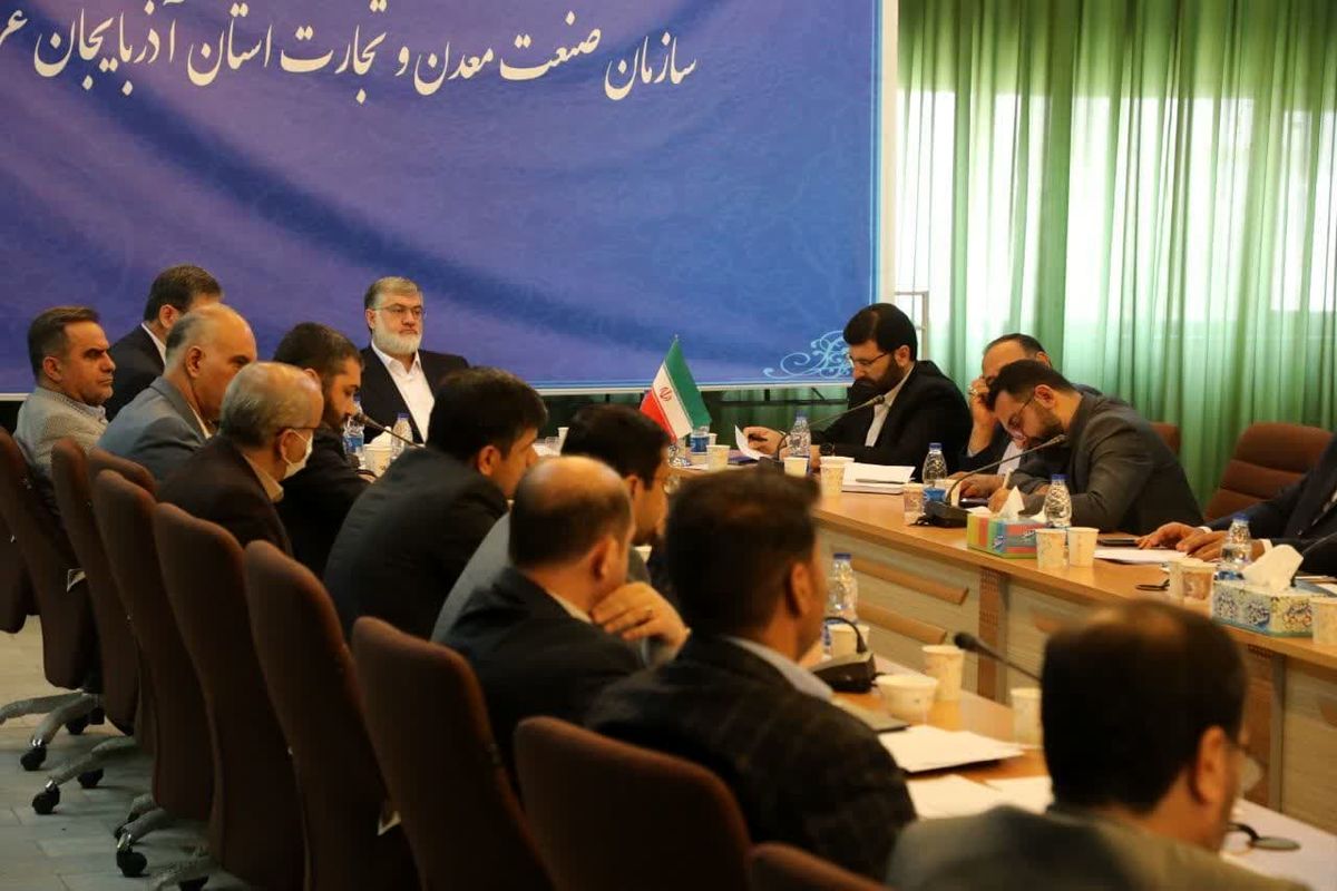 استاندار آذربایجان غربی: زمینه گسترش صنایع مادر و دانش بنیان در استان فراهم می شود