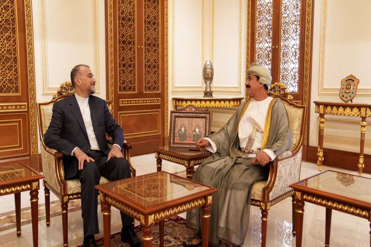 دیدار امیرعبداللهیان با وزیر مکتب سلطانی عمان