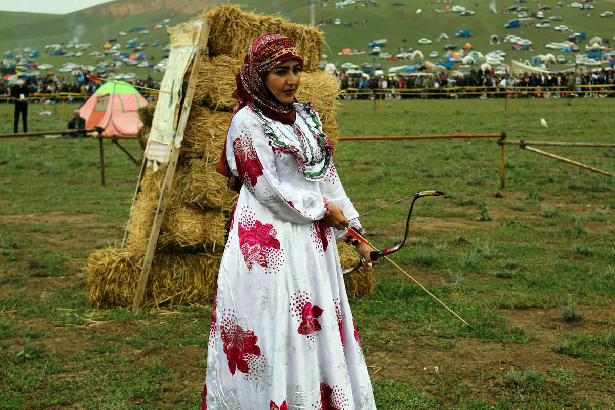 لباس سنتی زنان آذربایجان، نشان از اصالت و وقار بانون آذری دارد
