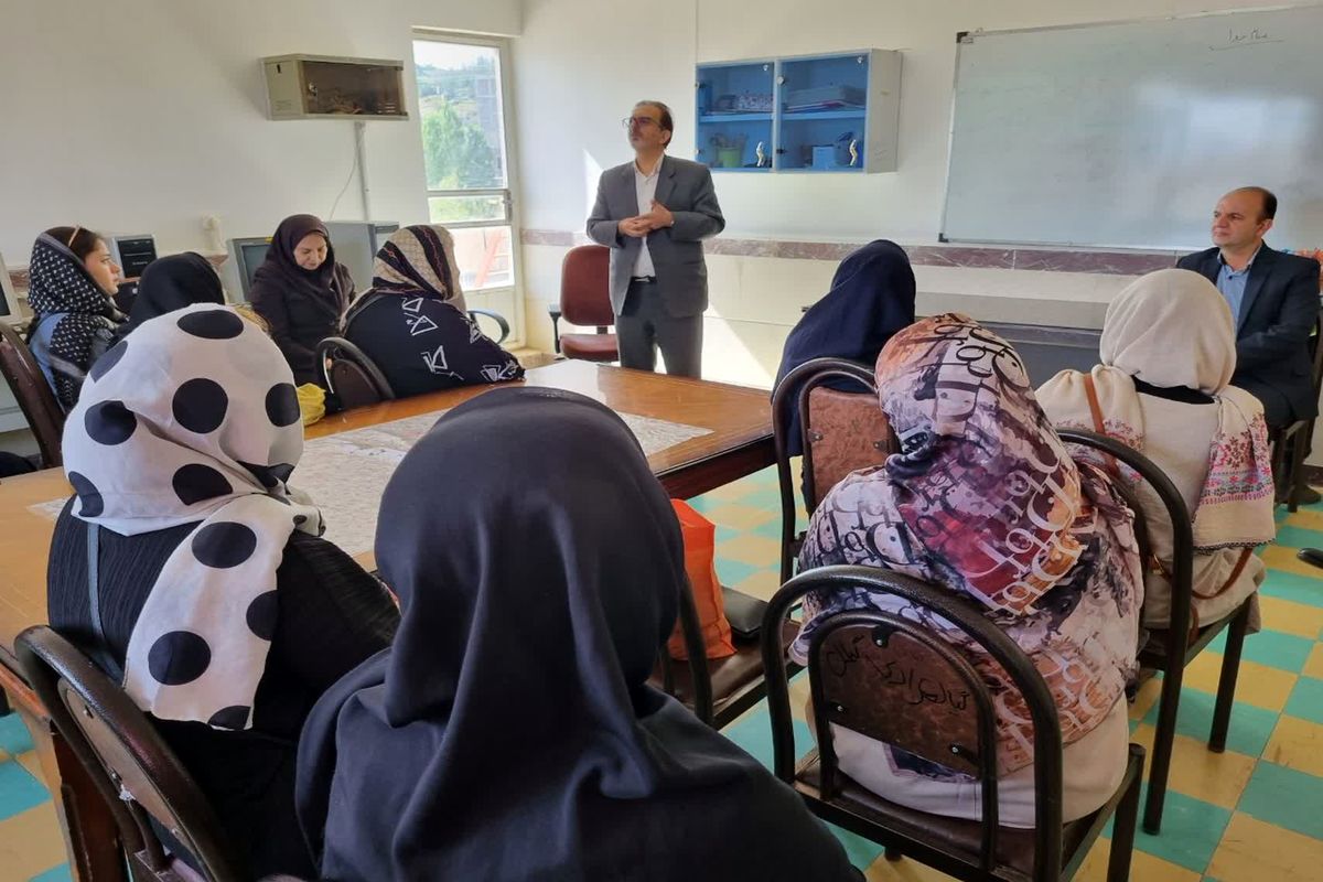 بیش از ۲۰۰۰ نفر اولیاء در جلسات آموزش خانواده شرکت کردند