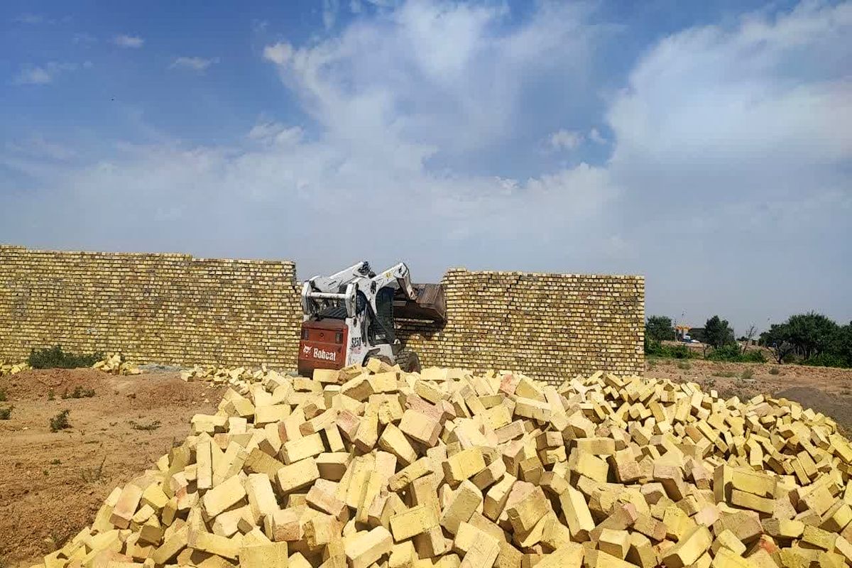 تخریب ۱۱ بنای غیرمجاز در اراضی کشاورزی شهرستان بوئین زهرا