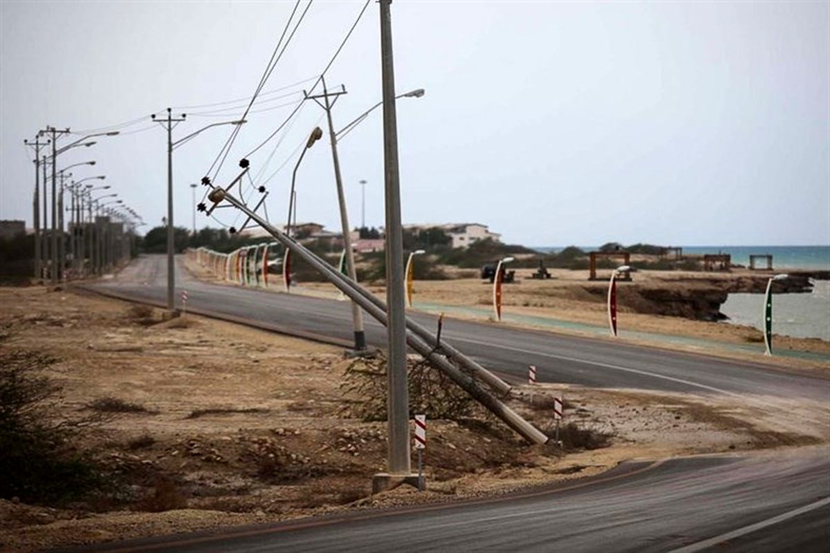 خسارت ۶ میلیاردی باد و باران به شبکه توزیع برق ایرانشهر