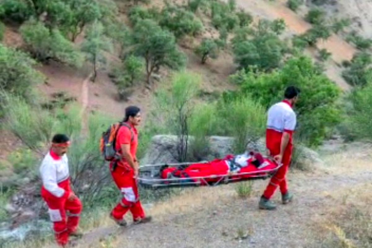 نجات فرد گرفتار شده در ارتفاعات آبشار ناری دنا