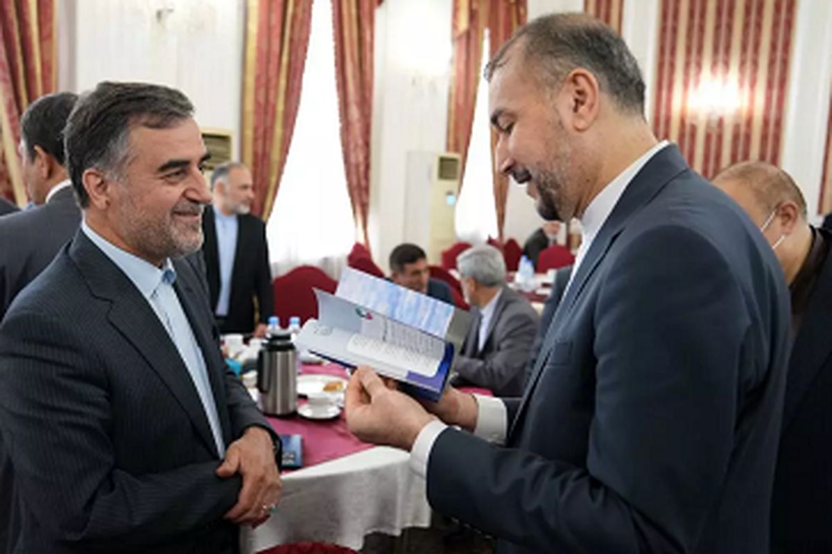استاندار مازندران از دیدار خود با سفرای خارجی ۱۵ کشور جهان در تهران خبر داد