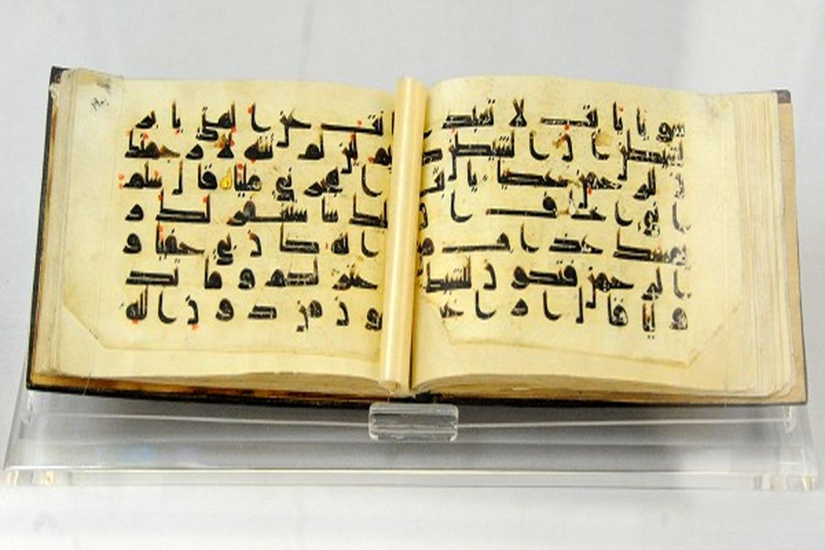اهدای ۱۴۵ جزوه قرآنی قرون ۱۳ و ۱۴ به مرکز نسخ خطی کتابخانه رضوی