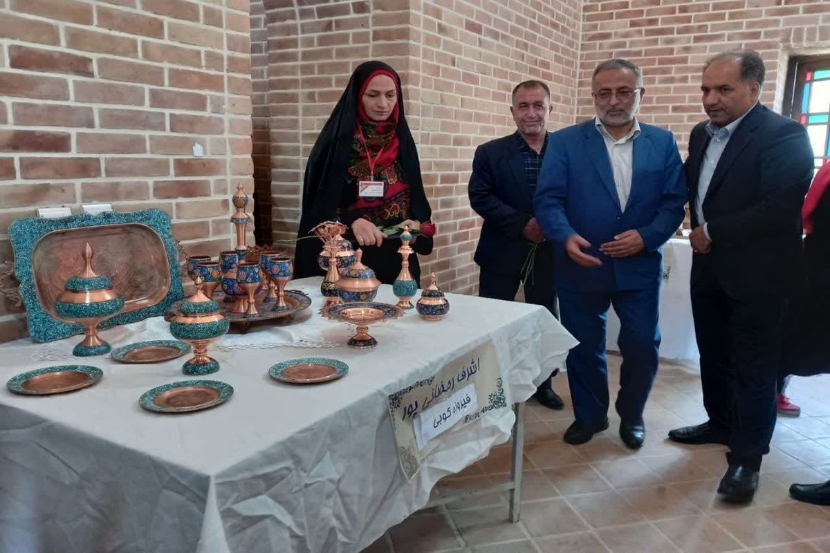 دومین نمایشگاه دائمی صنایع دستی روستایی کشور در خمین گشایش یافت