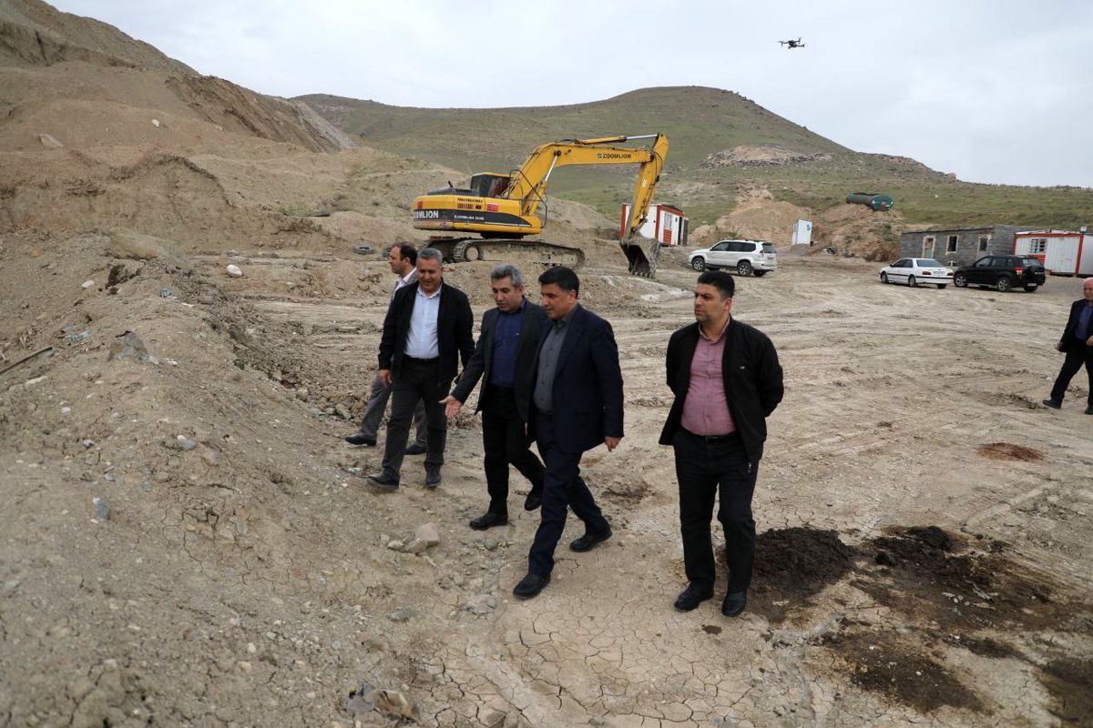 بازدید از اراضی ملی تحت مالکیت سازمان ملی زمین و مسکن برای رفع موانع توسعه معدن تامین مواد اولیه کارخانه سیمان ارومیه