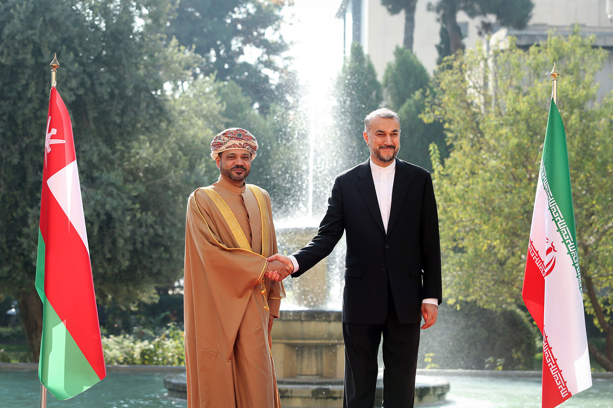 گفتگوی تلفنی وزرای امور خارجه ایران و عمان در خصوص مناسبات فیمابین
