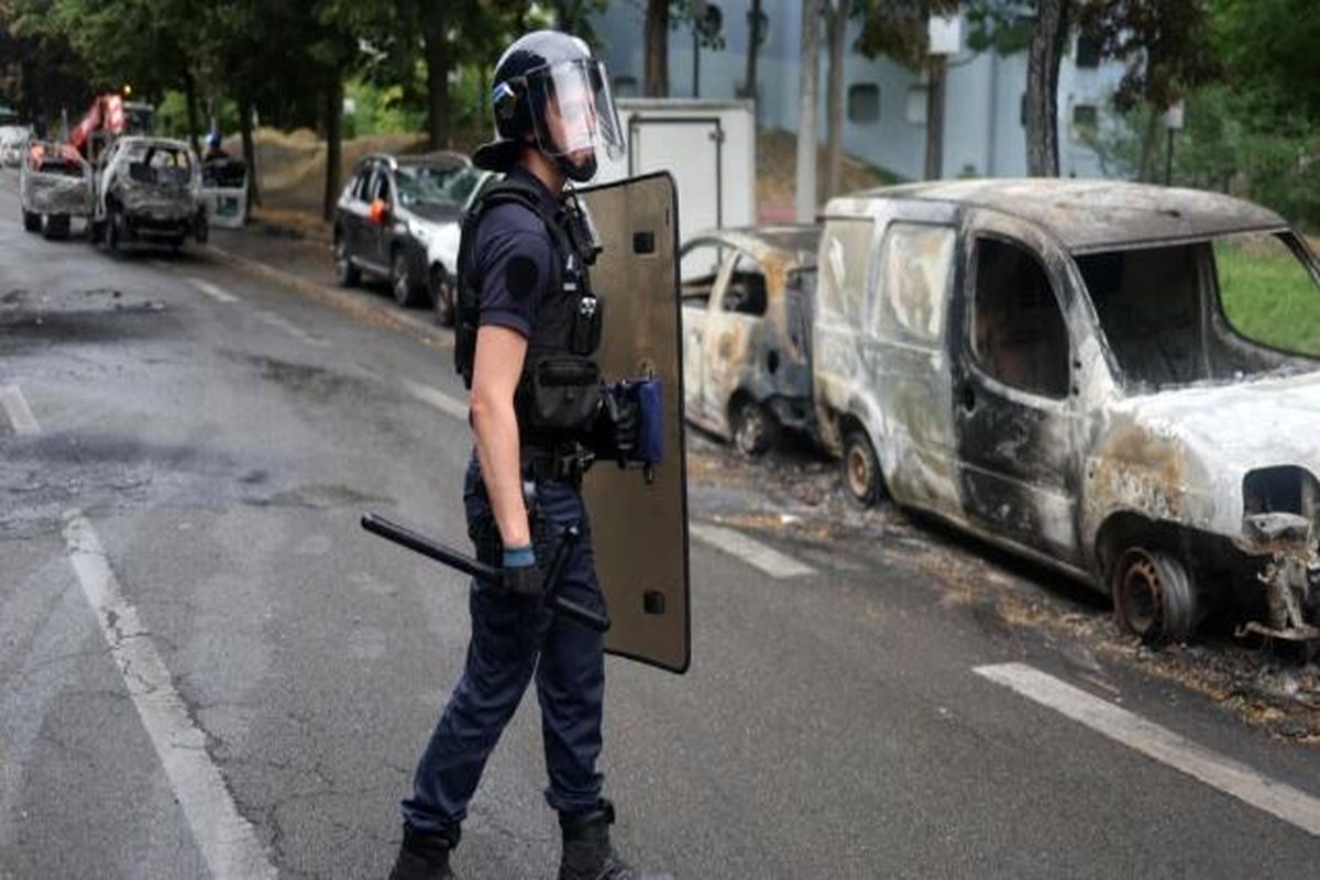 تعداد بازداشت‌شدگان شب چهارم اعتراضات در فرانسه به بیش از ۱۳۰۰نفر رسید