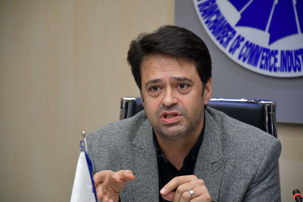 اتاق بازرگانی می تواند در اجرای طرح آب شیرین کن یاری رسان مسئولان باشد