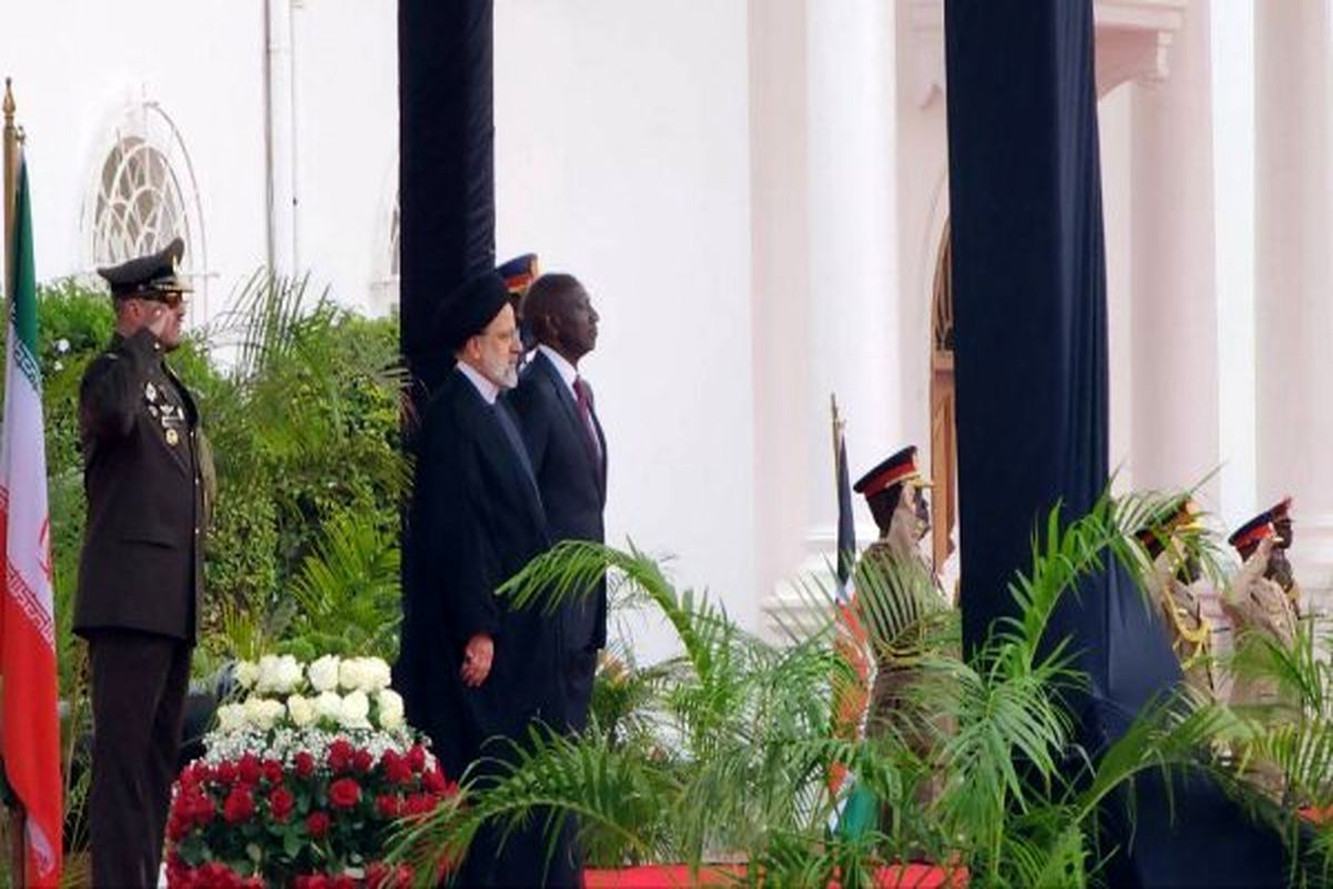 استقبال رسمی ویلیام روتو از رئیسی در کاخ ریاست جمهوری کنیا/ شلیک ۲۱ توپ به افتخار رئیس جمهور و هیئت ایرانی