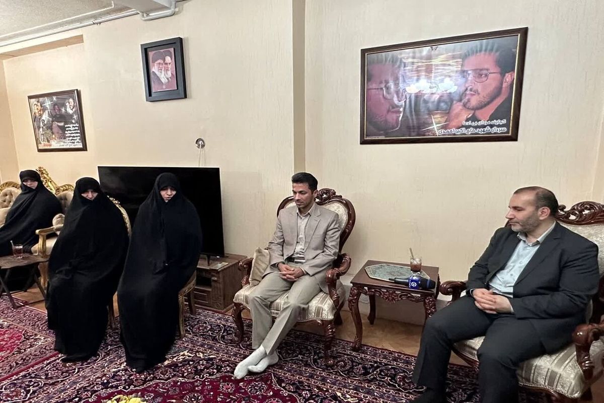 استاندار کرمانشاه با خانواده ۲ شهید انقلاب و دفاع مقدس دیدار کرد