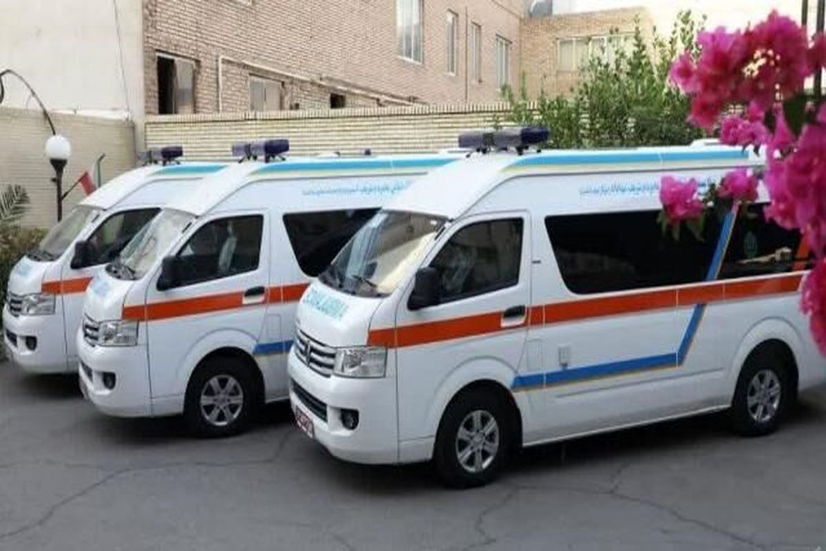 سه دستگاه آمبولانس به شهرستان کمتر برخوردار بهاباد یزد اهدا شد