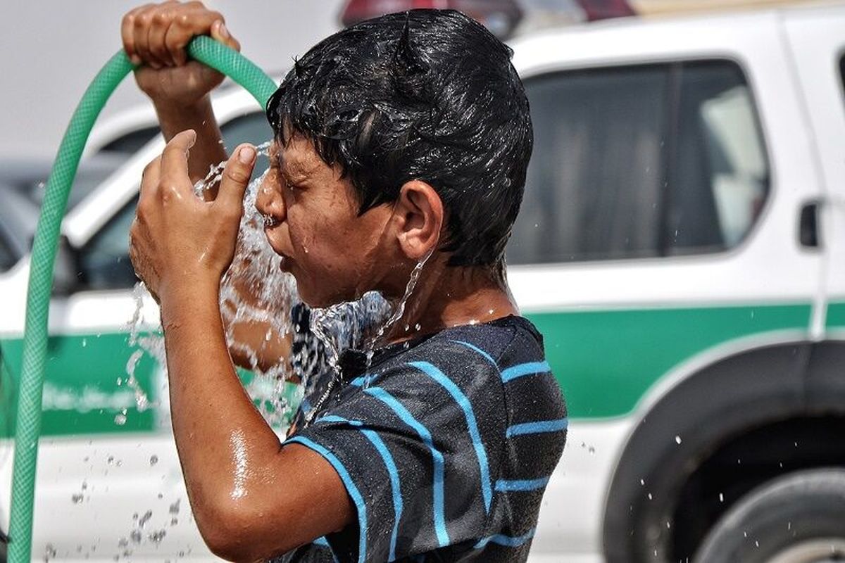 ادامه گرمای ۵۰ درجه ای خوزستان تا مرداد ماه / ضرورت صرفه جویی در مصرف آب و برق