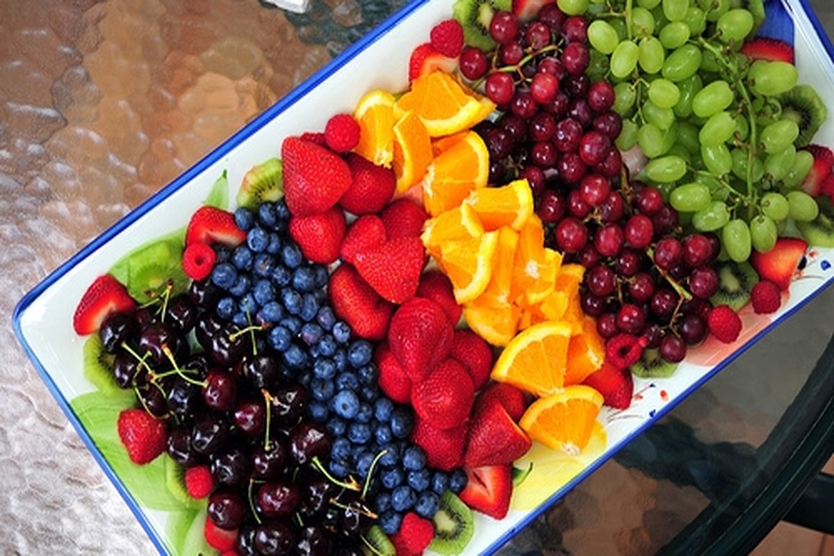 میوه را قبل از غذا بخوریم یا بعد از غذا؟