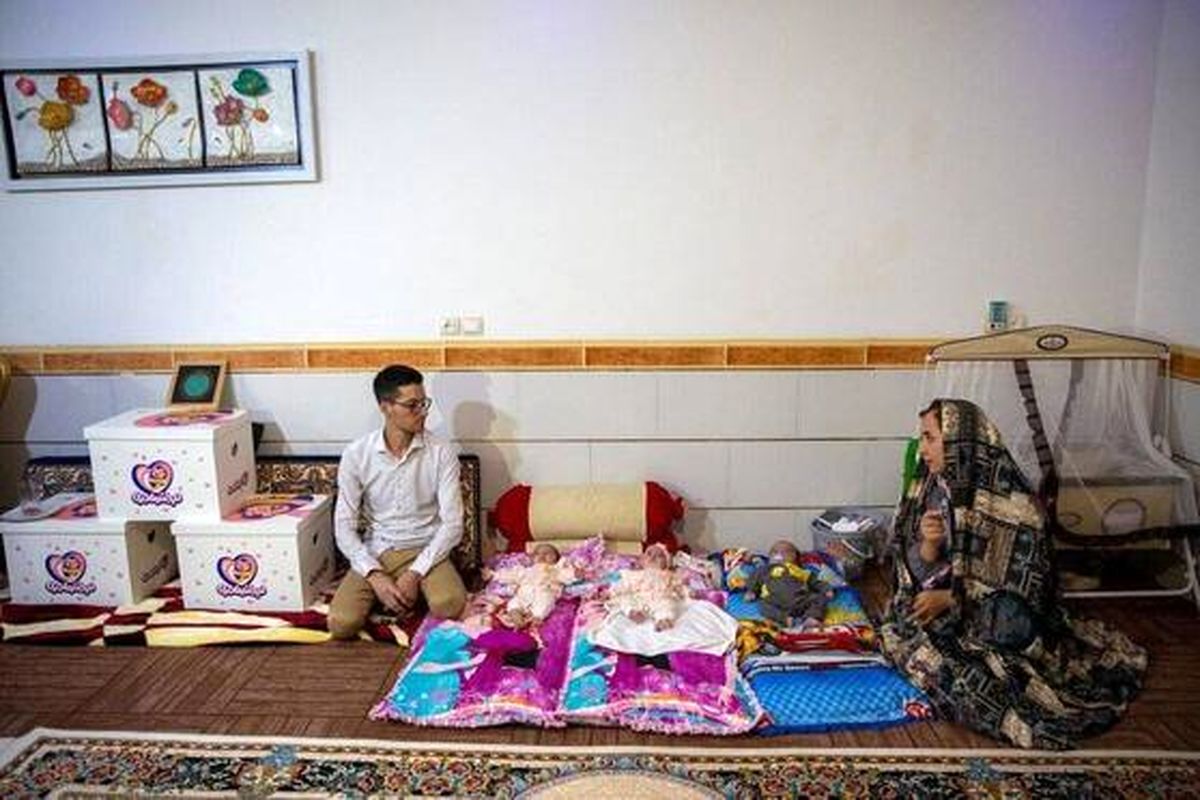 بسته های لبخند مادری به چند قلو های سراسر کشور  اهدا شد