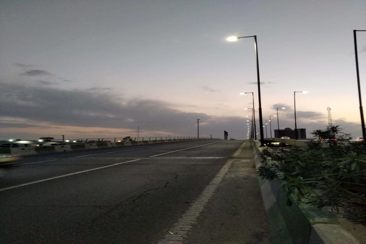 تعمیر سیستم روشنایی  پل تقاطع زرند در بزرگراه شهید متوسلیان