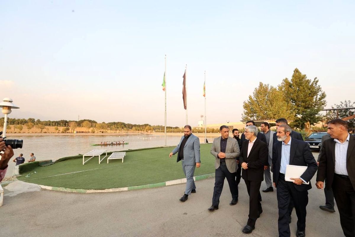 بازدید سرپرست وزارت ورزش و جوانان از دریاچه آزادی