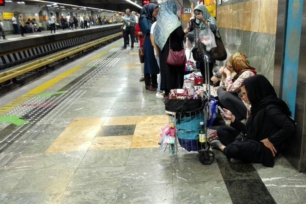 تقدیر شهروندان  محله مولوی از مترو برای جمع آوری دستفروشان  ایستگاه مترو محمدیه