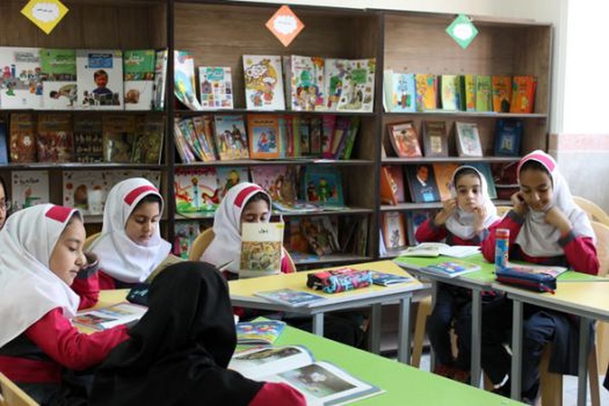 تحویل  ۷۰۰ کتابخانه کلاسی به استان کردستان