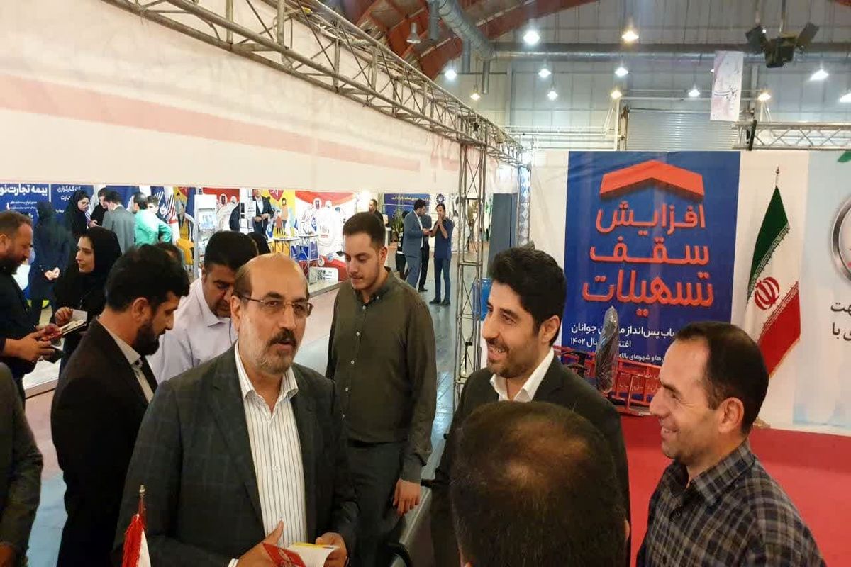 عضو کمیسیون صنایع مجلس از نمایشگاه صنعت مالی در قزوین بازدید کرد