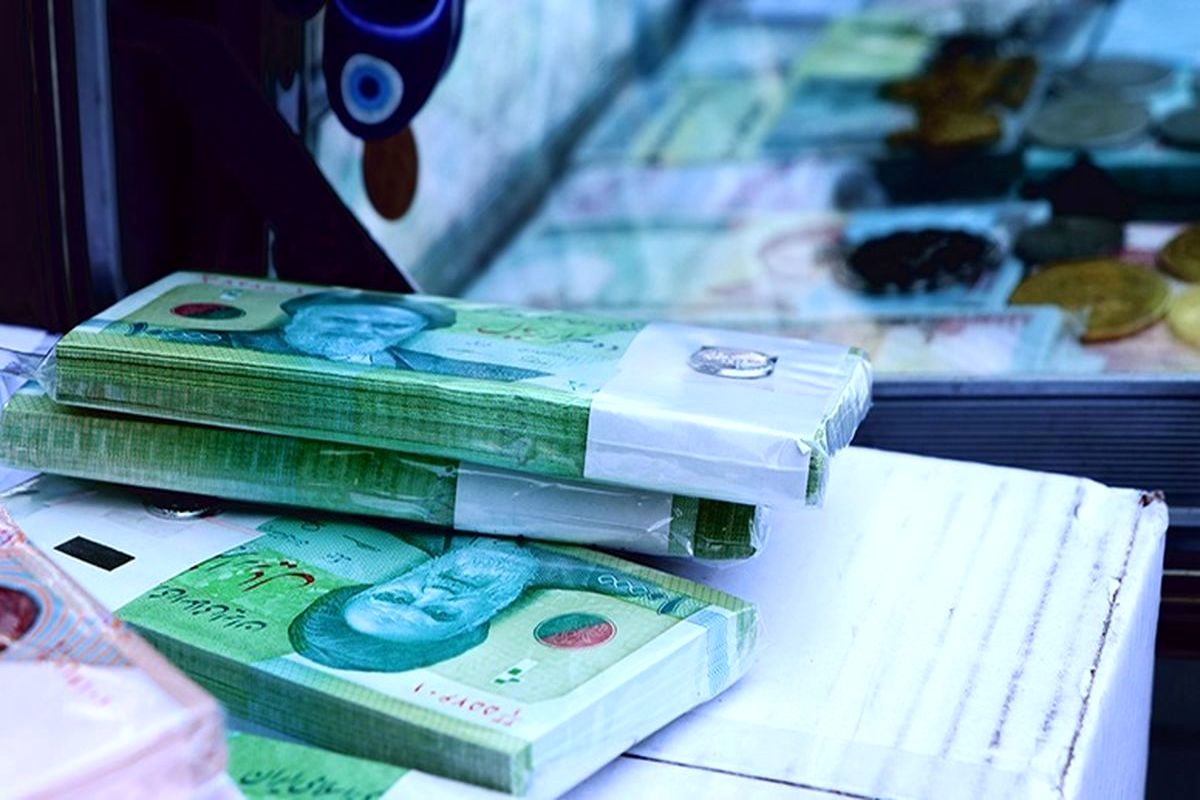 ابلاغ اصلاحیه بخشنامه حقوق / حداقل حقوق کارمندان دولت نباید از ۷ میلیون و ۹۰۰ هزار تومان کمتر باشد