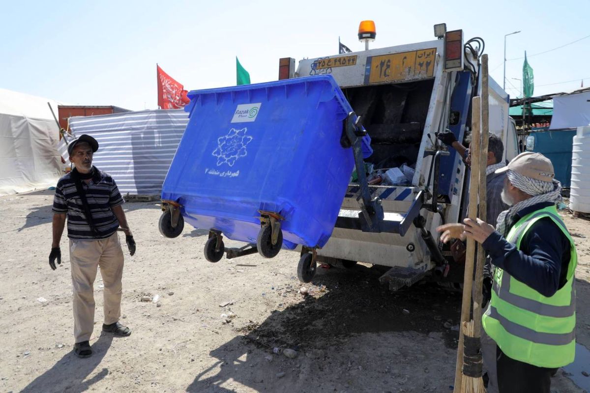 پاکسازی و جمع آوری ۲۰۰تن زباله در پایانه مرزی زرباطیه عراق