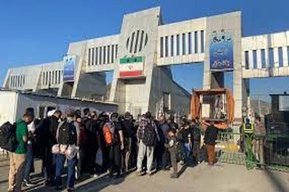 تردد در مسیرهای منتهی به مرز باشماق روان است/ ناوگان حمل و نقل عمومی کردستان به مرز مهران اعزام شدند