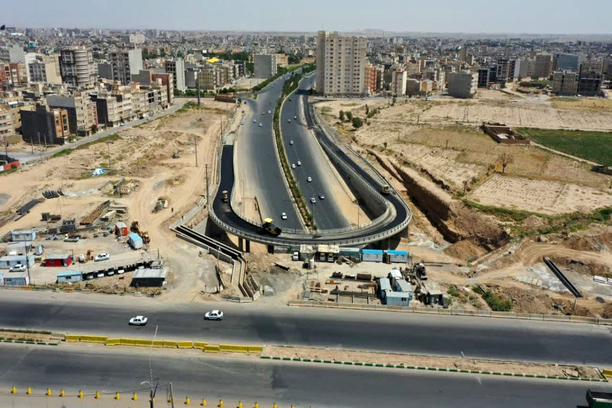 پیشرفت ۶۵ درصدی مسیرهای دسترسی تقاطع غیرهمسطح شهید حکیم قم