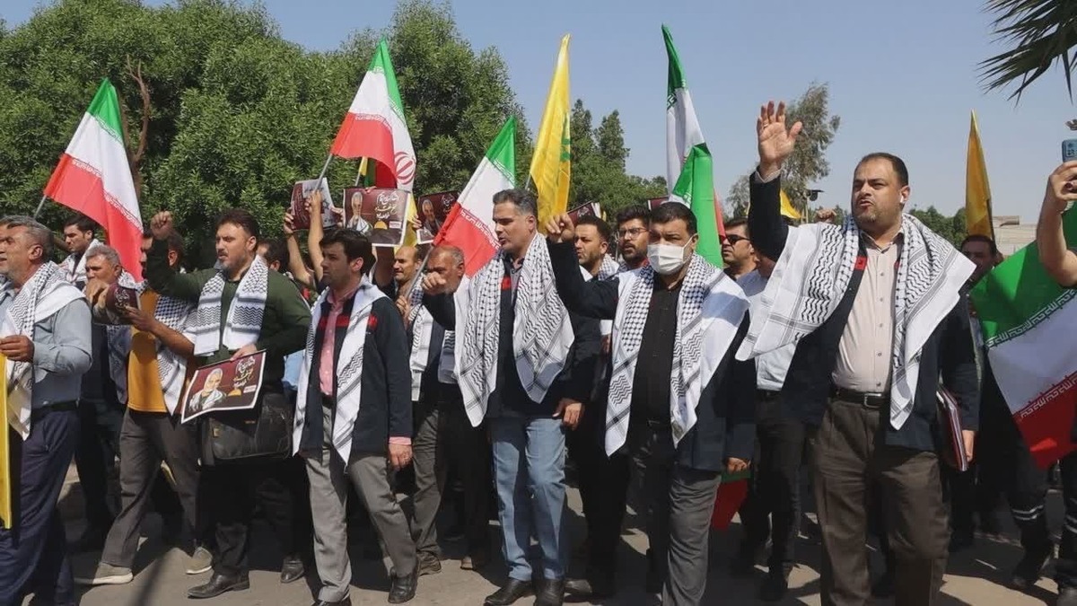 راهپیمایی کارکنان شرکت فولاد اکسین در محکومیت جنایت های وحشیانه رژیم اشغالگر قدس در غزه