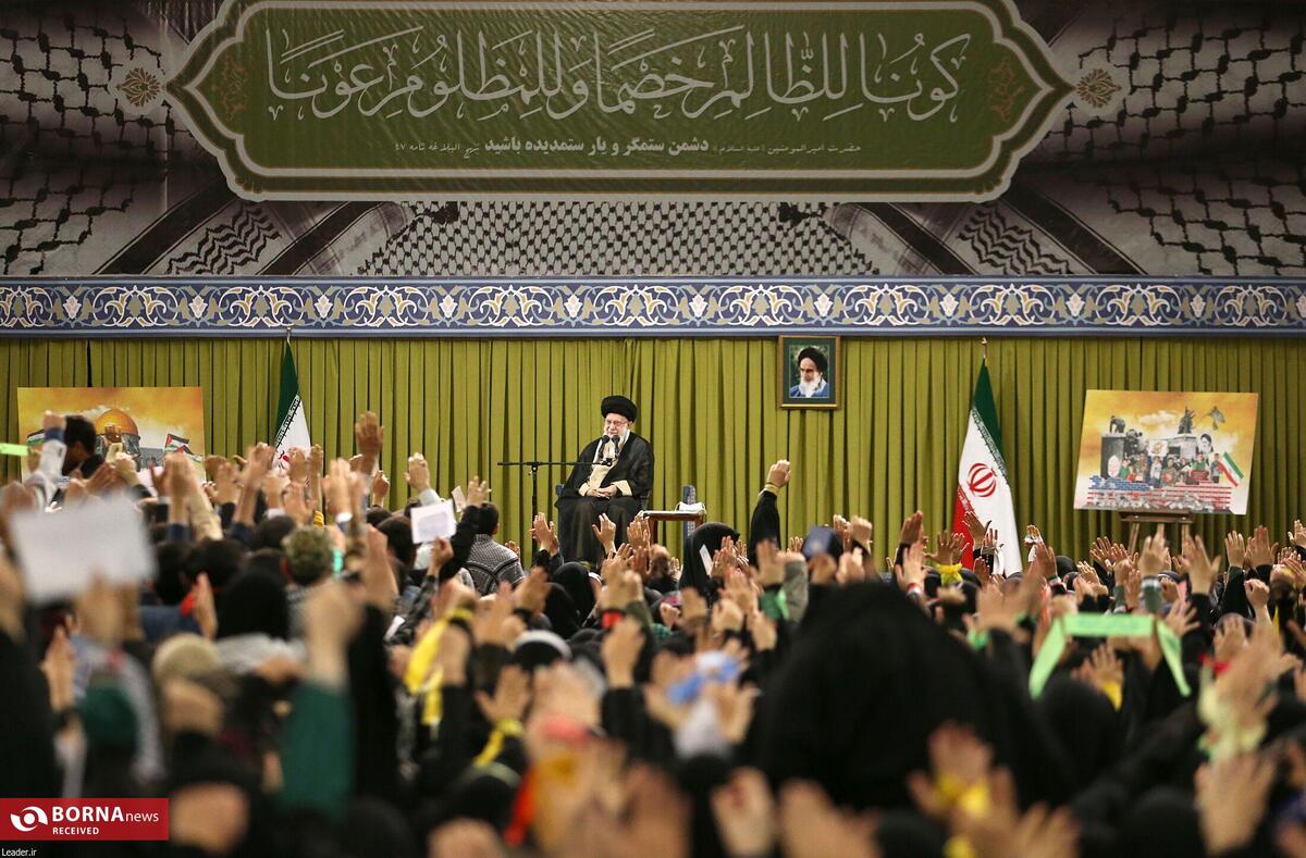 دیدار دانش‌آموزان و دانشجویان با رهبر انقلاب
