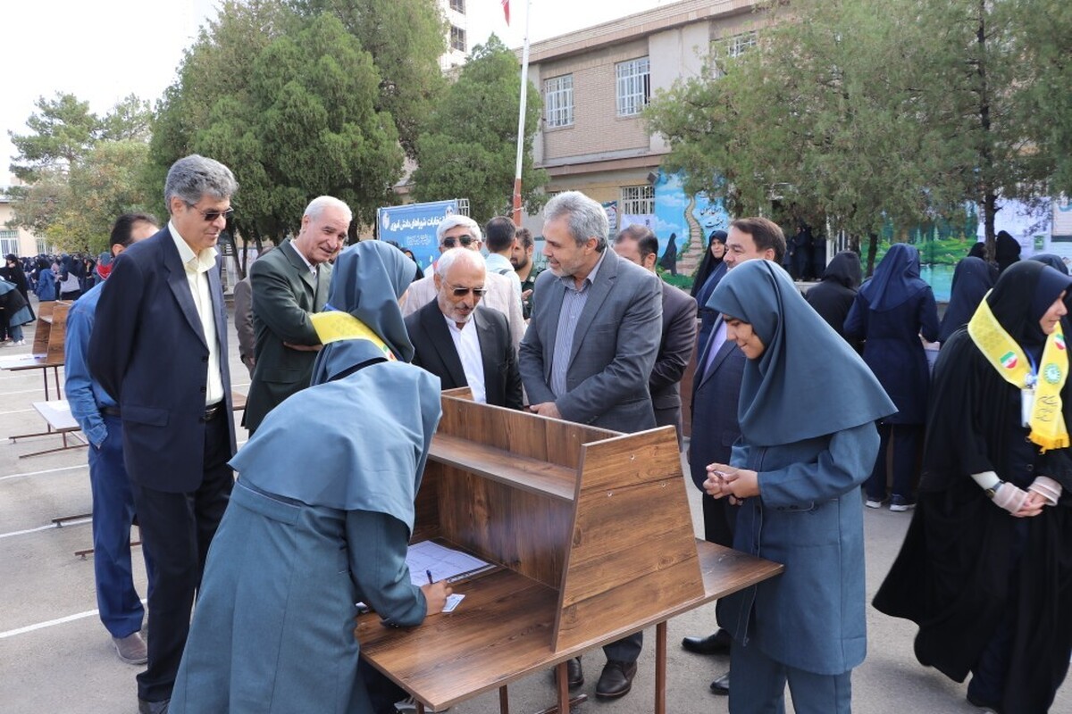 شرکت بیش از ۶۵۰ هزار دانش‌آموز کرمانی در انتخابات شورای دانش‌آموزی