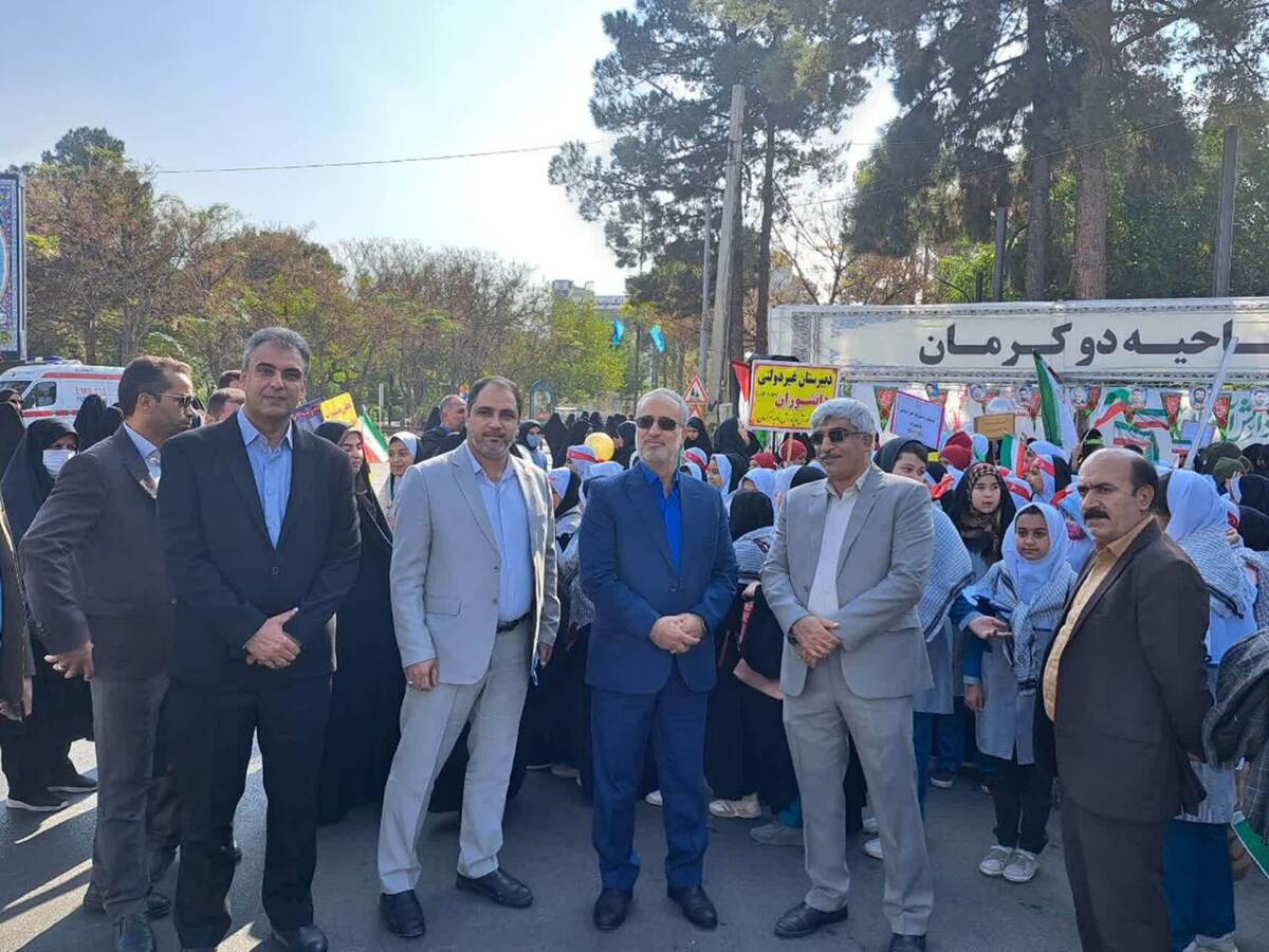 حضور مدیرکل و جامعه بزرگ ورزش و جوانان استان کرمان در راهپیمایی ۱۳ آبان