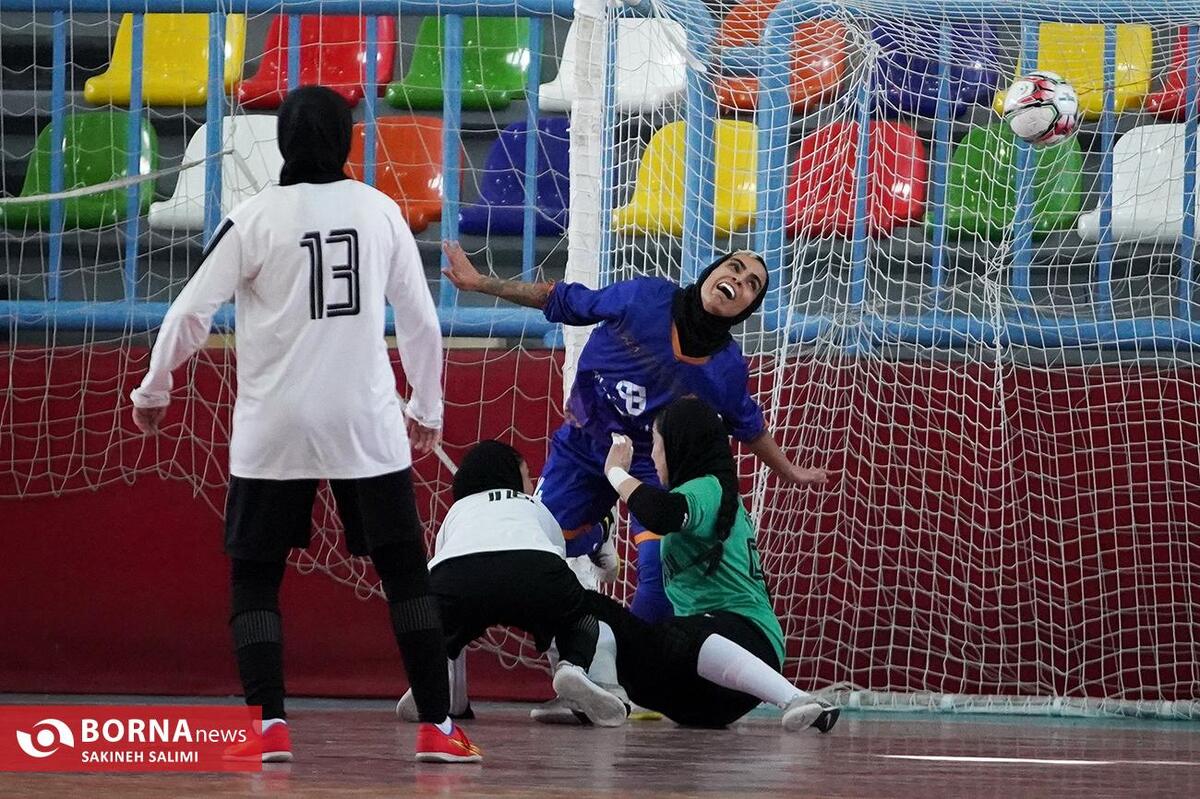 دیدار تیم های فوتسال بانوان سایپا - مهرعظام