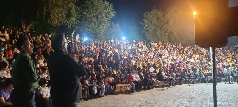 استقبال بی نظیر از جشنواره ملی تئاتر کودک و نوجوان مهر دزفول با اجرای عموقناد استقبال بی نظیر از جشنواره ملی تئاتر کودک و نوجوان مهر دزفول با اجرای عموقناد