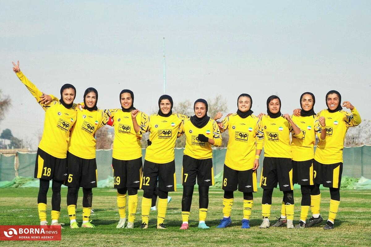 دیدار تیم های فوتبال زنان سپاهان - فراایساتیس کران فارس