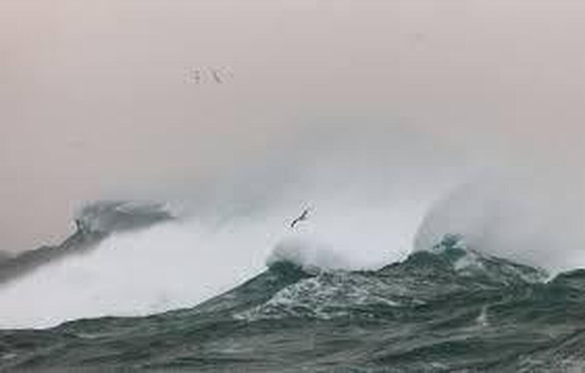 موج هایی به ارتفاع ۲ متر در خلیج فارس/سرعت وزش باد  ۴۵ کیلومتر بر ساعت