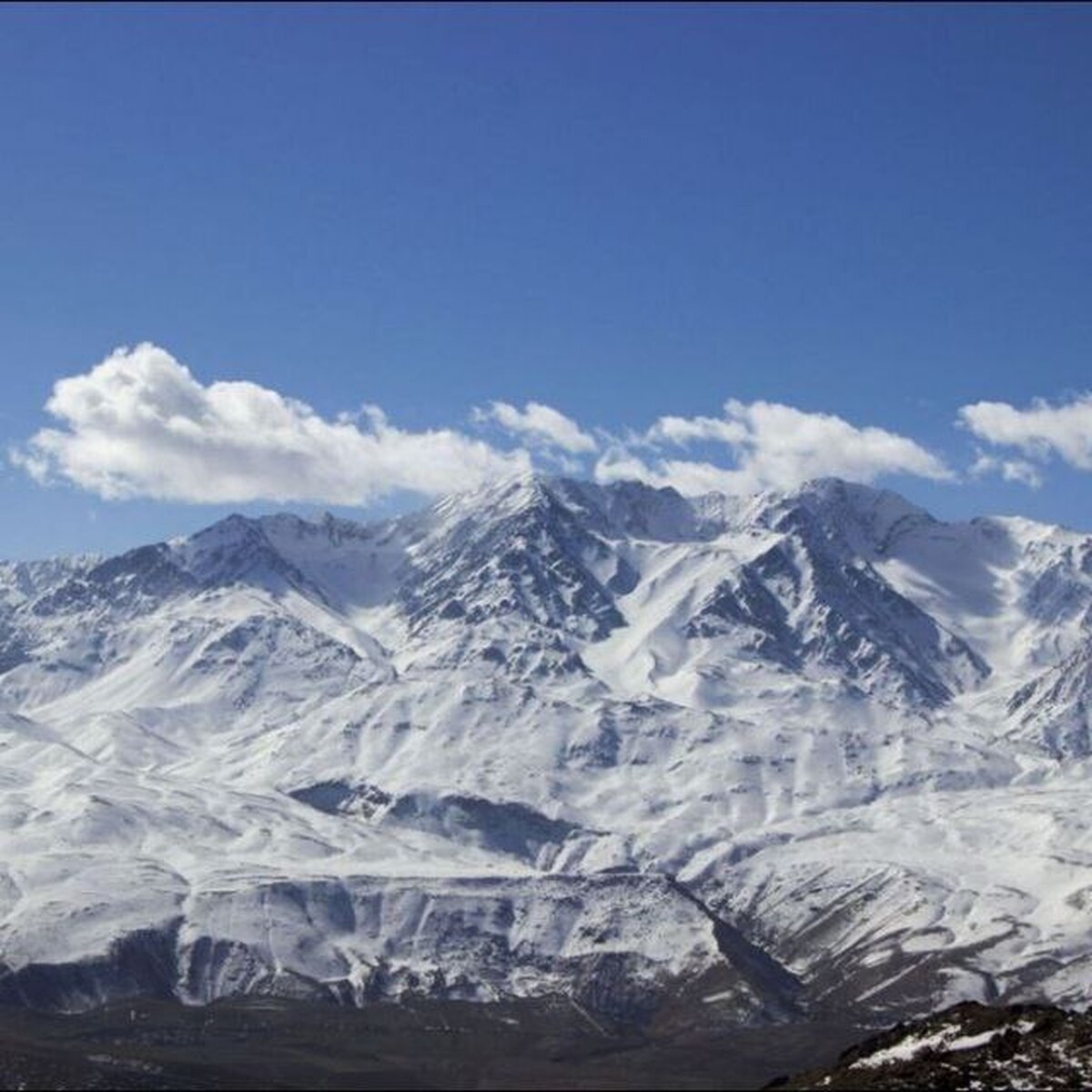 ۹ کوهنورد مفقود شده در اشترانکوه گرفتار بهمن شده اند / تلاش برای یافتن ۵ کوهنورد ادامه دارد