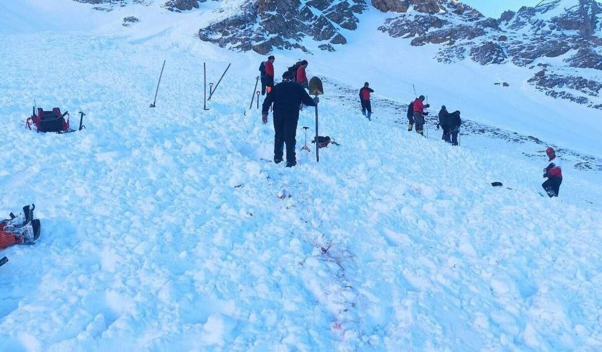 آغاز جستجوها برای یافتن ۳ کوهنورد مفقودی حادثه بهمن اشترانکوه